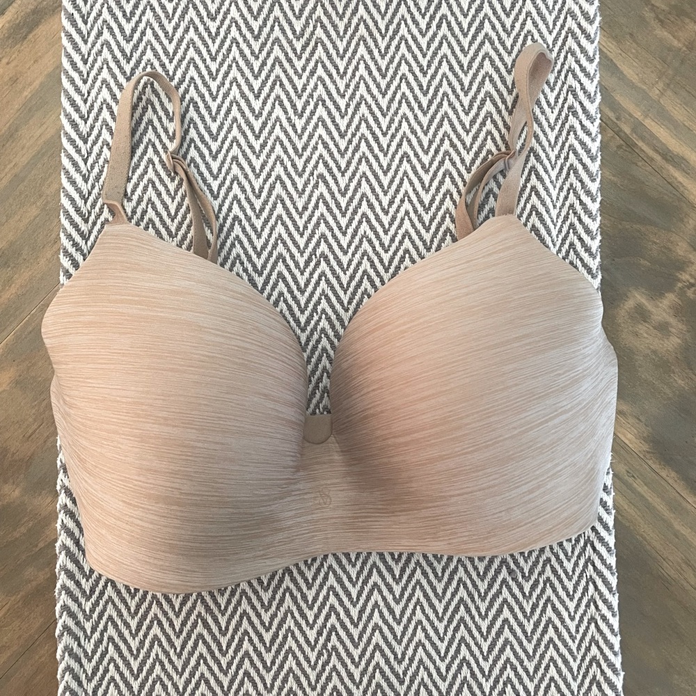 Victoria’s Secret Tshirt Bra 34DD